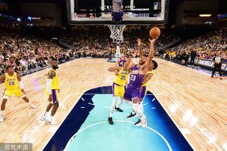 与对手发生 与对手发生