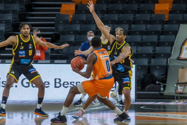 决定比赛结 决定比赛结