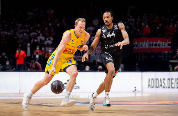 参赛选手提 参赛选手提